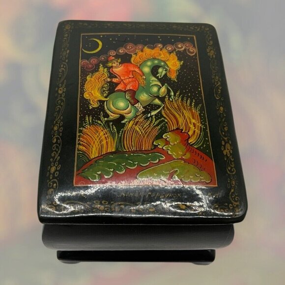 Russian Lacquer Vintage Palekh Style Trinket Box in Original Box Collectible - Picture 3 of 16